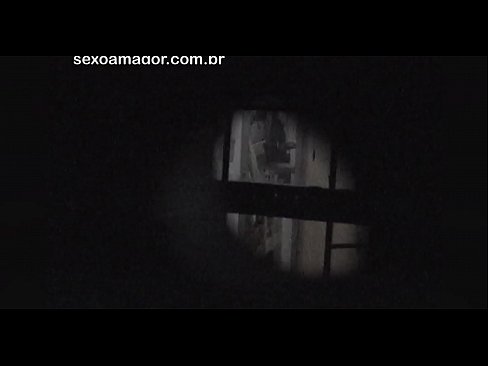❤️ Блонди ба таври махфӣ аз ҷониби як сайёҳи ҳамсоя, ки паси хиштҳои холӣ пинҳон шудааст, сабт мешавад ❤️ Супер секс дар мо ☑